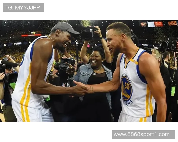 KD谈转会勇士后轻松打球体验称老雷霆队友多为单一功能型球员