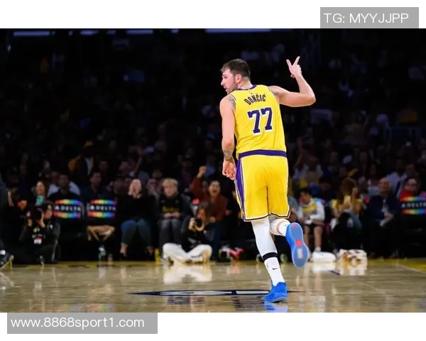 雷迪克称赞文森特在东契奇和小里身边有潜力适合担任首发位置 雷迪克称赞文森特在东契奇和小里身边有潜力适合担任首发位置