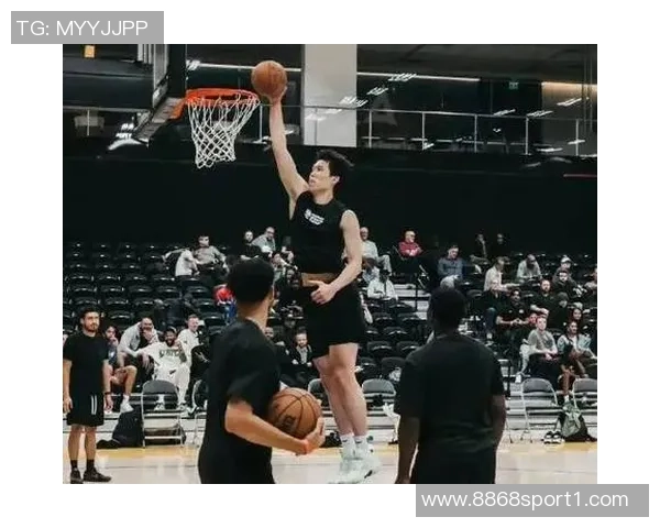 拓媒建议球队创新策略助力杨瀚森与库克提升三分球命中率